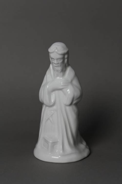 Kneeling wise man carrying gold. Small, white glazed figure.